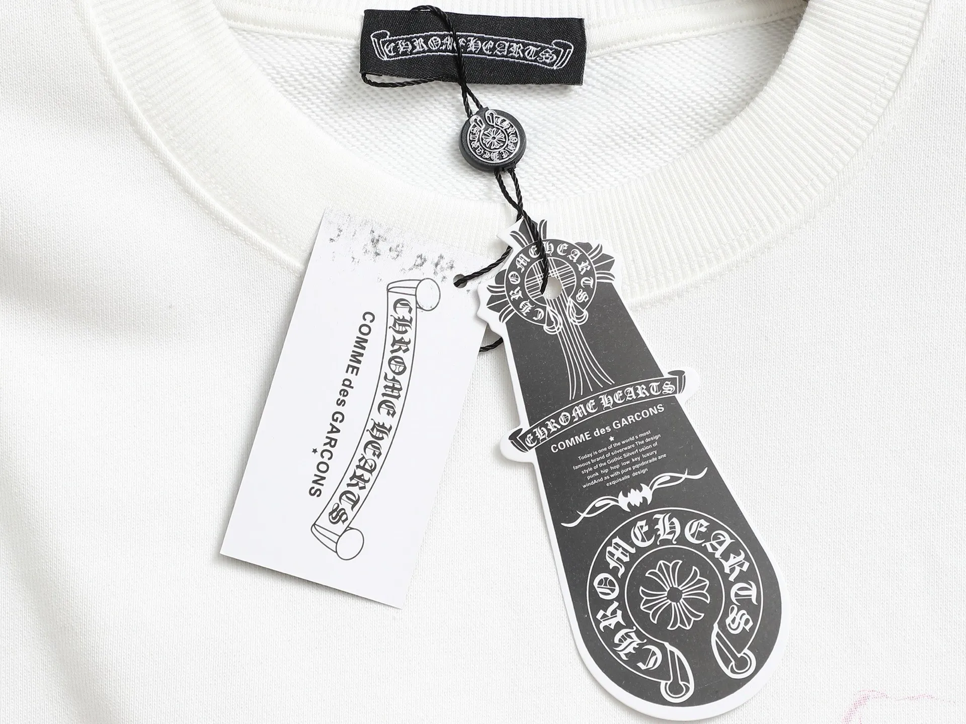 P250 Chrome hearts ch Chrome hearts cross horseshoe LOGO round-neck sweatshirt with thousands of needle embroidery crafts. Large version. Loose and stylish. The difference is the low version, the slim version, the upper body and the crotch. 100% commitment: top quality, not fast food. The highest version on the market. Top quality, 450 grams. 26 custom-dyed double yarn cotton, the same style for men and women, complete with three standards. Color: Black White Size: SMLXL